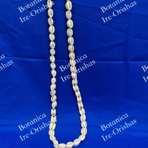Collar Eleke Ileke de Aye Aje con caracoles dilogun cowries